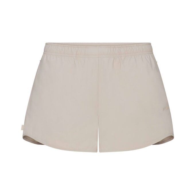NikeSKIMS VÄVD NYLON 2,5″ LÖPARSHORTS NikeSKIMS VÄVD NYLON 2,5″ LÖPARSHORTS