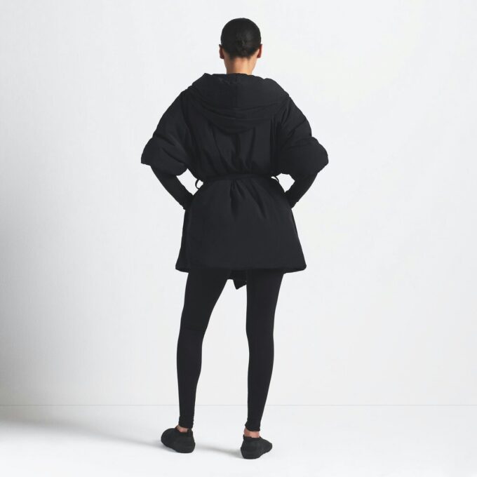 NikeSKIMS VÄVD NYLON OMSLAGSKAPA NikeSKIMS VÄVD NYLON OMSLAGSKAPA