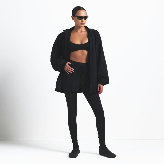NikeSKIMS VÄVD NYLON OVERSIZED TRÄNINGSJACKA