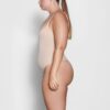 PASSAR ALLA BODY MED FYLKANTIG HALS PASSAR ALLA BODY MED FYLKANTIG HALS