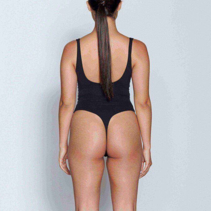 PASSAR ALLA BODY MED FYLKANTIG HALS PASSAR ALLA BODY MED FYLKANTIG HALS