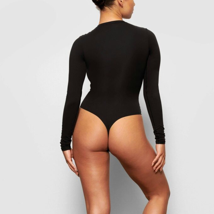 PASSAR ALLA LÅNGÄRMAD RUND HALSAD BODY