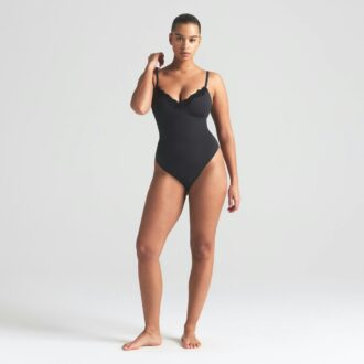 PASSAR ALLA PUSH-UP-DRESS I SPETS