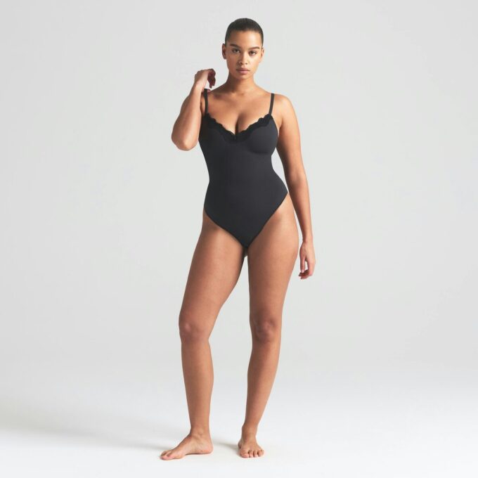 PASSAR ALLA PUSH-UP-DRESS I SPETS