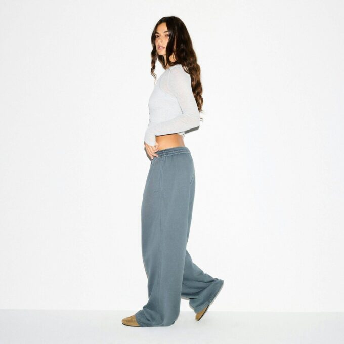 POJKVÄN FLEECE OVERSIZED RAKA BENBYXOR POJKVÄN FLEECE OVERSIZED RAKA BENBYXOR