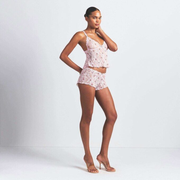 SET MED TRÄNINGSLÖVA OCH SHORTS I STRETCHSPETS SET MED TRÄNINGSLÖVA OCH SHORTS I STRETCHSPETS