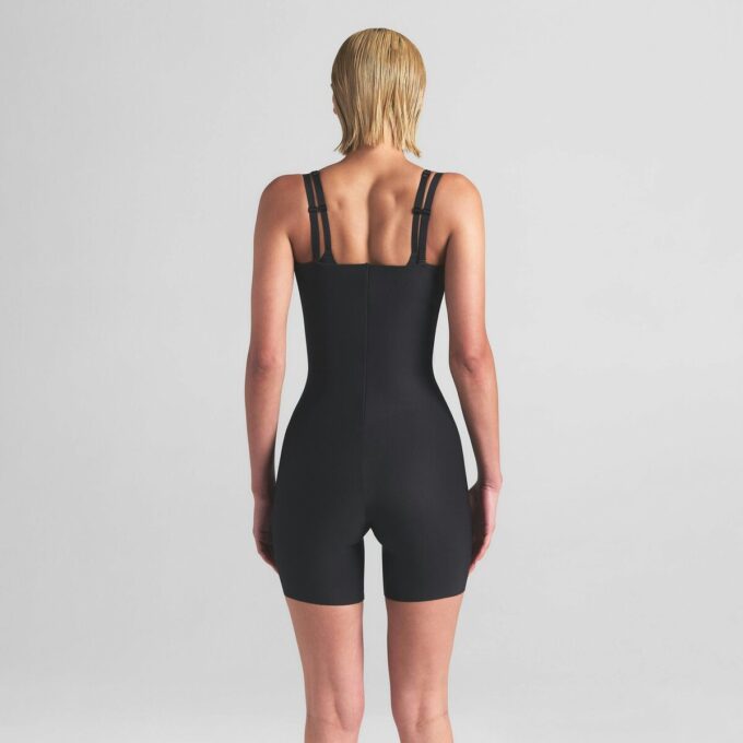SKIMS BODY CORE SCULPT ÖPPEN BYST TILL MITTEN AV LÅRET