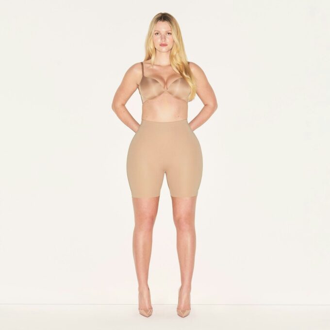 SKIMS BODY HIP ENHANCING VADDRADE SHORT
