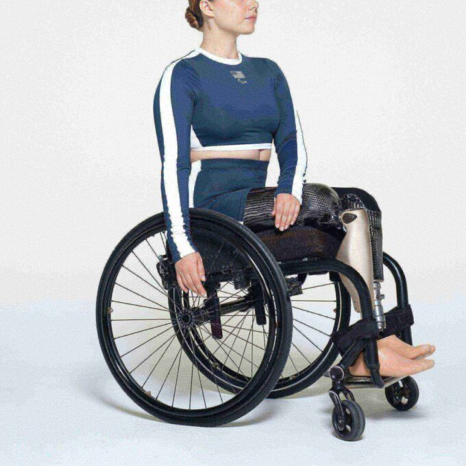 SKIMS FÖR TEAM USA SIGNATURE SWIM PARALYMPISK LÅNGÄRMAD BOKAD T-SHIRT