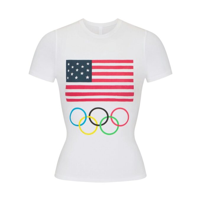 SKIMS FÖR USA:S BOMULLSTRYCKA I OS-T-SHIRT SKIMS FÖR USA:S BOMULLSTRYCKA I OS-T-SHIRT