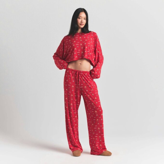 SKIMS SLEEP BOTTEN LÅNGÄRMAD OCH BYXOR SET SKIMS SLEEP BOTTEN LÅNGÄRMAD OCH BYXOR SET