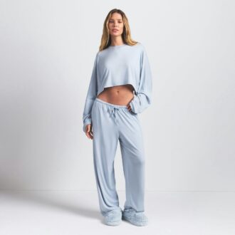 SKIMS SLEEP BOTTEN LÅNGÄRMAD OCH BYXOR SET