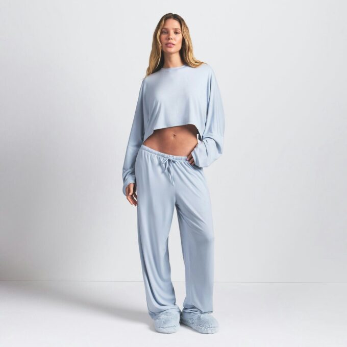 SKIMS SLEEP BOTTEN LÅNGÄRMAD OCH BYXOR SET SKIMS SLEEP BOTTEN LÅNGÄRMAD OCH BYXOR SET