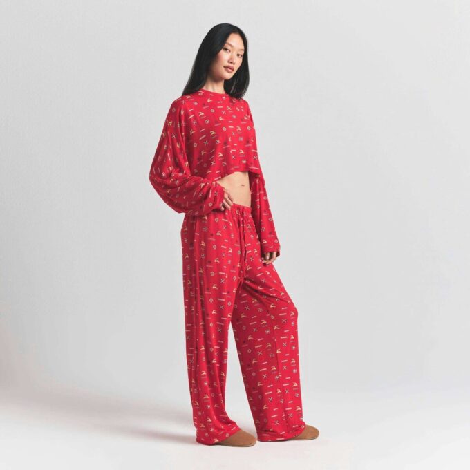 SKIMS SLEEP BOTTEN LÅNGÄRMAD OCH BYXOR SET SKIMS SLEEP BOTTEN LÅNGÄRMAD OCH BYXOR SET