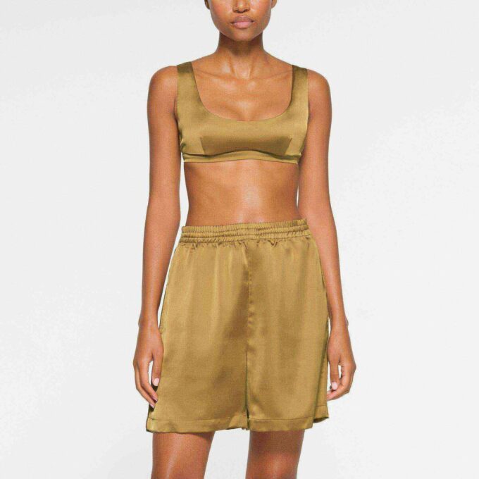 SKIMS SPORTY SATIN LOOSE SHORT SKIMS SPORTY SATIN LOOSE SHORT