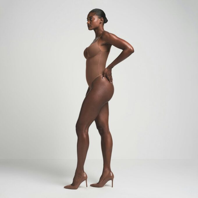 SKIMS ULTIMATE BODY PUSH-UP THONG-BODY