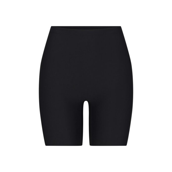 SKIMS VADDRADE SHORTS MED FÖRSTÄRKANDE RUMPA SKIMS VADDRADE SHORTS MED FÖRSTÄRKANDE RUMPA