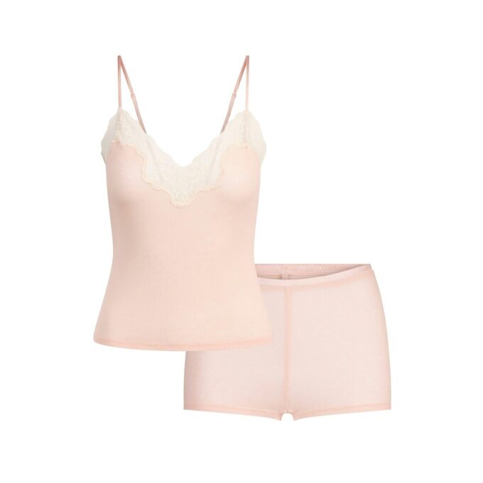 SKINKT RIBBATT SET MED SHORT I SPETSMÖRKE OCH LÖFTE SKINKT RIBBATT SET MED SHORT I SPETSMÖRKE OCH LÖFTE