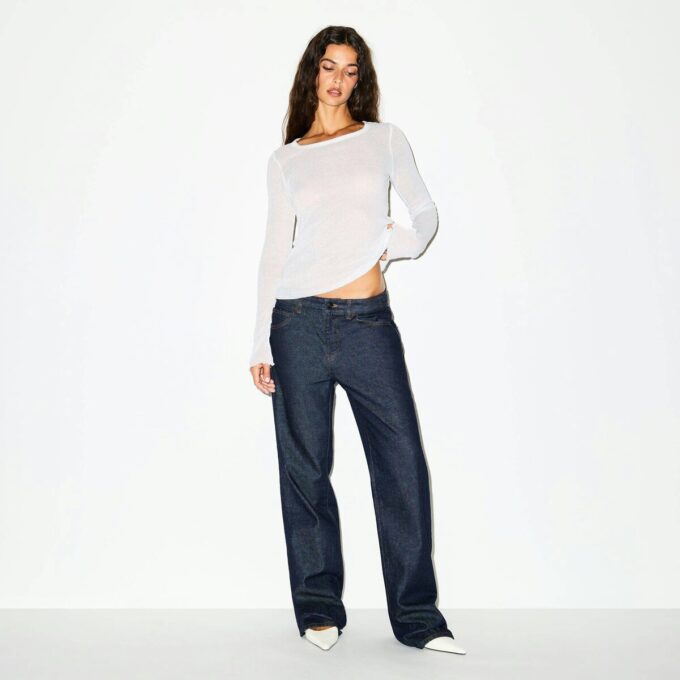 SKINLIG RIBBADD LÅNGÄRMAD TOPP MED RUND HALS SKINLIG RIBBADD LÅNGÄRMAD TOPP MED RUND HALS