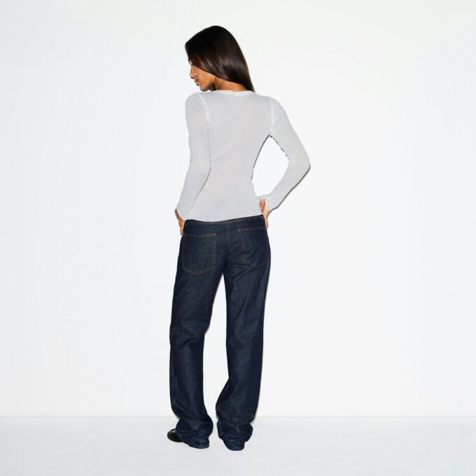 SKINLIG RIBBADD LÅNGÄRMAD TOPP MED RUND HALS SKINLIG RIBBADD LÅNGÄRMAD TOPP MED RUND HALS