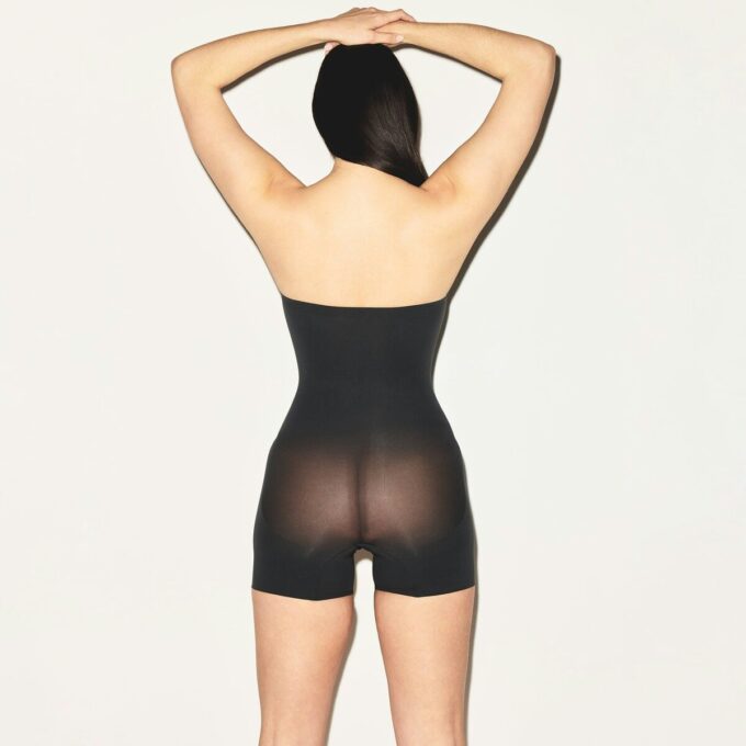 SKINLIG SÖMLÖS ARBANDSLÖS SHORTIED BODY SKINLIG SÖMLÖS ARBANDSLÖS SHORTIED BODY