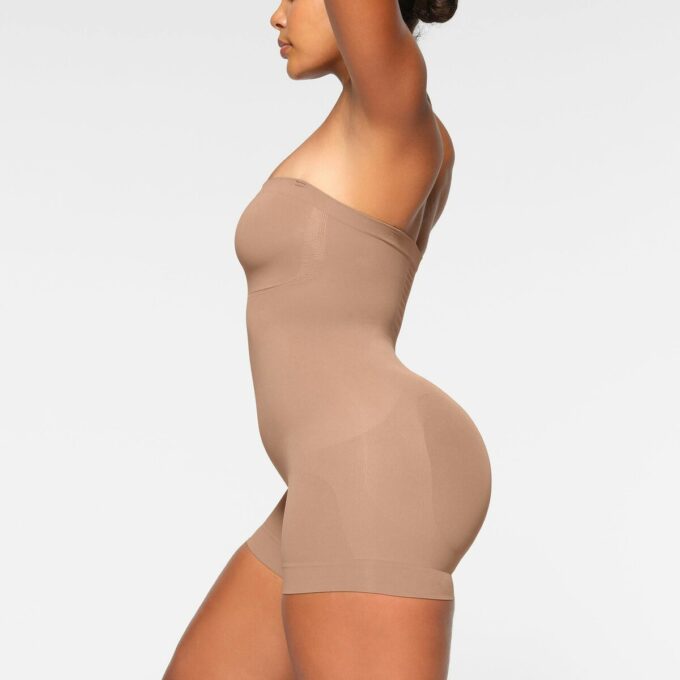 SÖMLÖS SKULPT ARBANDSLÖS SHORTIED BODY SÖMLÖS SKULPT ARBANDSLÖS SHORTIED BODY