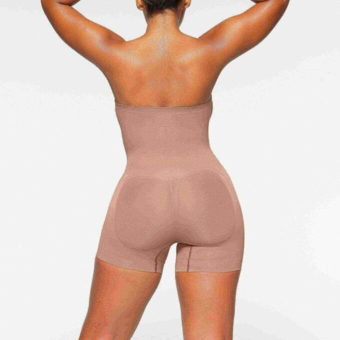 SÖMLÖS SKULPT ARBANDSLÖS SHORTIED BODY SÖMLÖS SKULPT ARBANDSLÖS SHORTIED BODY