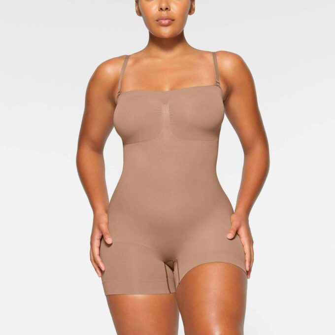 SÖMLÖS SKULPT ARBANDSLÖS SHORTIED BODY SÖMLÖS SKULPT ARBANDSLÖS SHORTIED BODY