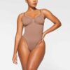 SÖMLÖS SKULPT THONG-BODY