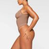 SÖMLÖS SKULPT THONG-BODY