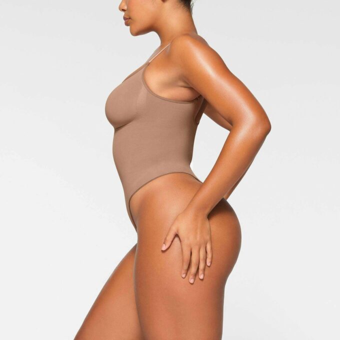 SÖMLÖS SKULPT THONG-BODY