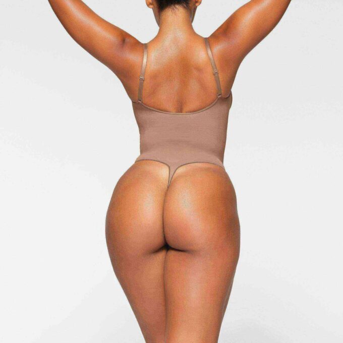 SÖMLÖS SKULPT THONG-BODY