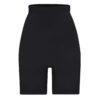 SÖMLÖSA SKULPT HÖGA MIDJOR OVENFÖR KNÄET SHORT