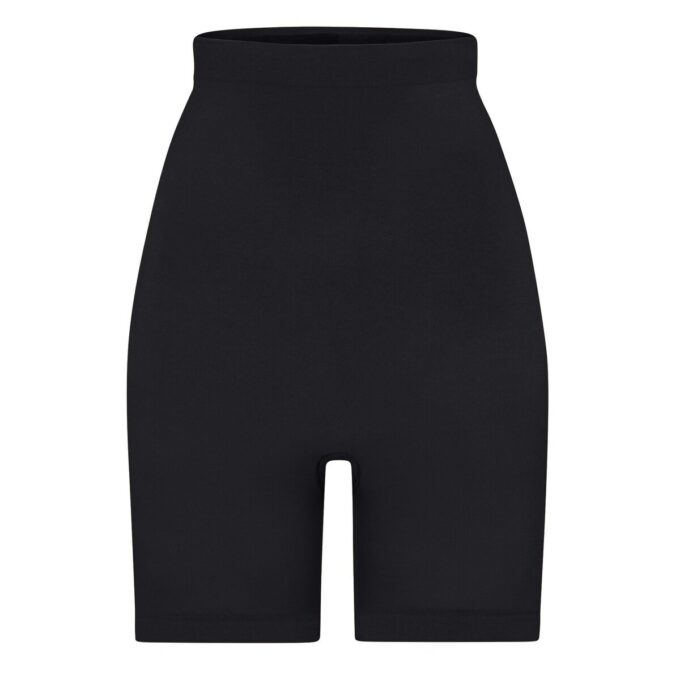 SÖMLÖSA SKULPT HÖGA MIDJOR OVENFÖR KNÄET SHORT