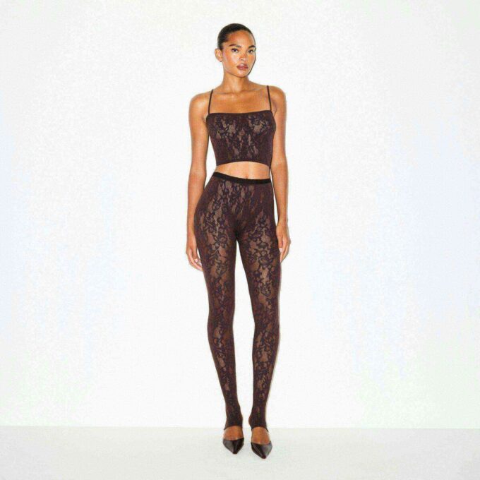 STICKAD SPETSBESKRIVEN CAMI STICKAD SPETSBESKRIVEN CAMI