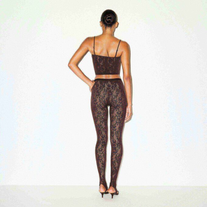 STICKAD SPETSBESKRIVEN CAMI STICKAD SPETSBESKRIVEN CAMI