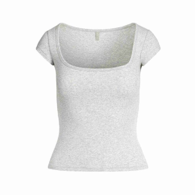 T-SHIRT I BOMULLSRÖJA MED ROLL HALS T-SHIRT I BOMULLSRÖJA MED ROLL HALS