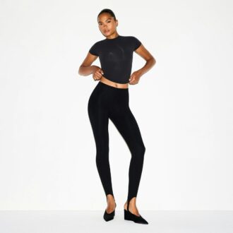 THE ESSENTIAL COLLECTION HÖGMIDDAD STIRRUP LEGGINGS