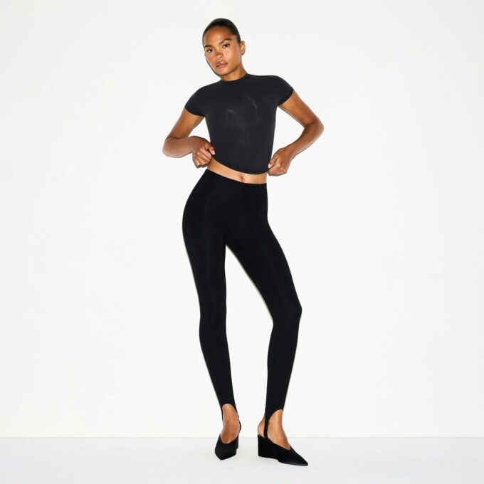 THE ESSENTIAL COLLECTION HÖGMIDDAD STIRRUP LEGGINGS THE ESSENTIAL COLLECTION HÖGMIDDAD STIRRUP LEGGINGS