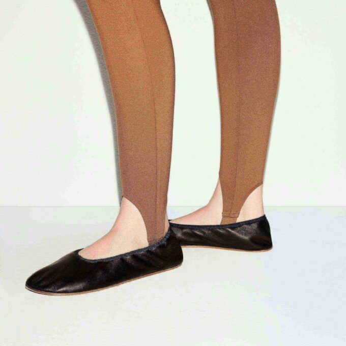 THE ESSENTIAL COLLECTION HÖGMIDDAD STIRRUP LEGGINGS