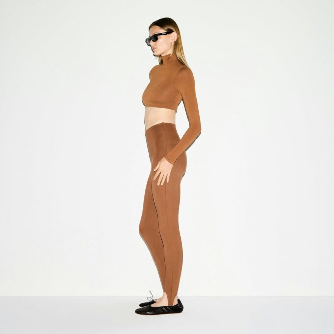 THE ESSENTIAL COLLECTION HÖGMIDDAD STIRRUP LEGGINGS