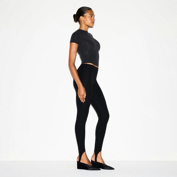 THE ESSENTIAL COLLECTION HÖGMIDDAD STIRRUP LEGGINGS THE ESSENTIAL COLLECTION HÖGMIDDAD STIRRUP LEGGINGS