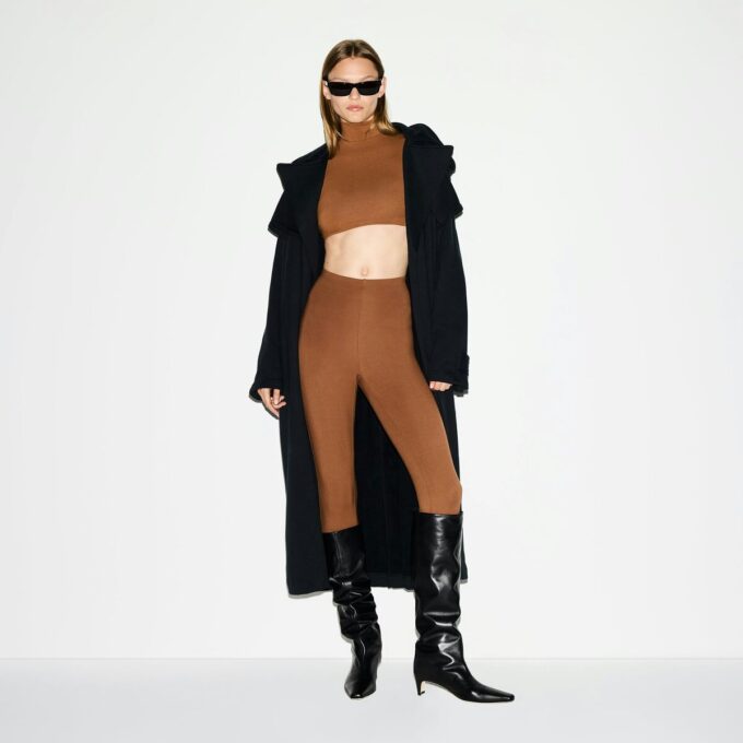 THE ESSENTIAL COLLECTION HÖGMIDDAD STIRRUP LEGGINGS