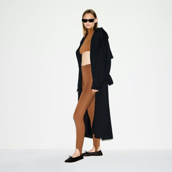 THE ESSENTIAL COLLECTION HÖGMIDDAD STIRRUP LEGGINGS