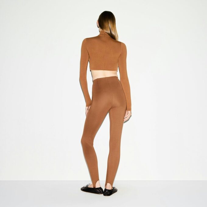 THE ESSENTIAL COLLECTION HÖGMIDDAD STIRRUP LEGGINGS