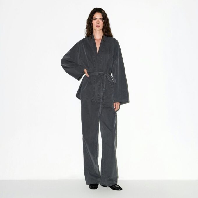 VÄVD LOUNGE OVERSIZED OMLOTTTOPP VÄVD LOUNGE OVERSIZED OMLOTTTOPP